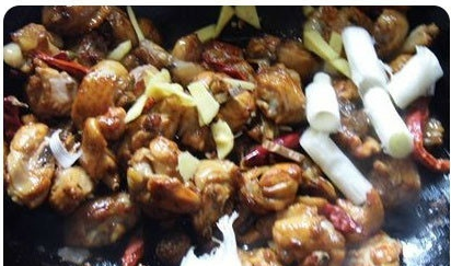 超好吃的——家 庭版大 盘鸡做 法