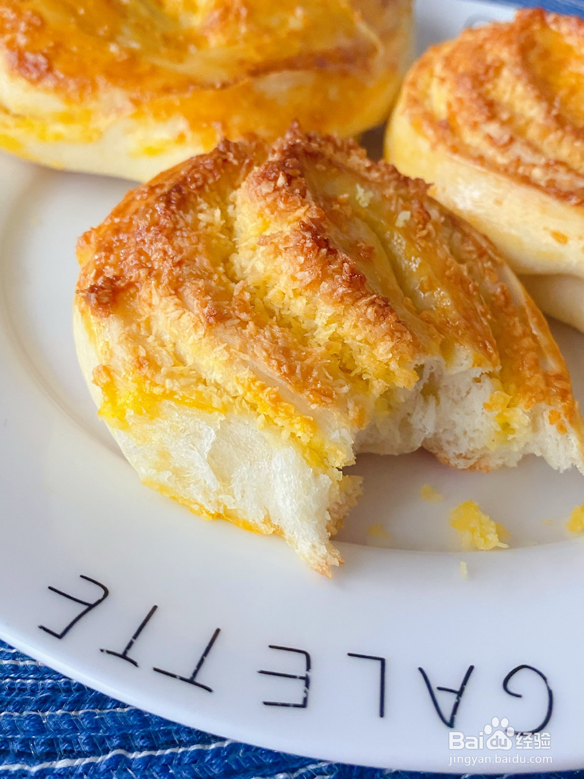 怀旧心形椰蓉面包的做法