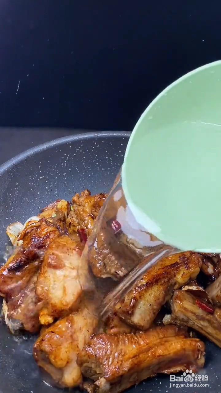 如何自制美味好吃的炖排骨