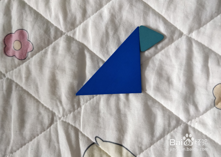 用形状积木怎么拼一只木马？