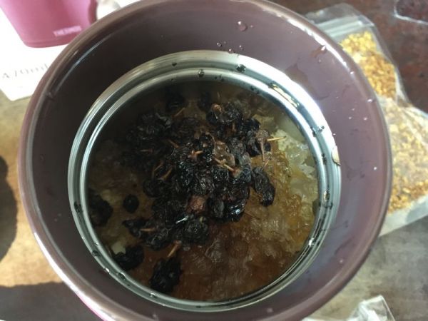 桃胶枸杞水果茶