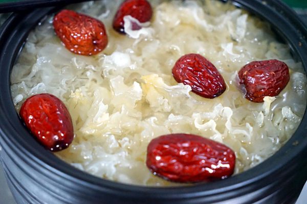 百合红枣银耳汤