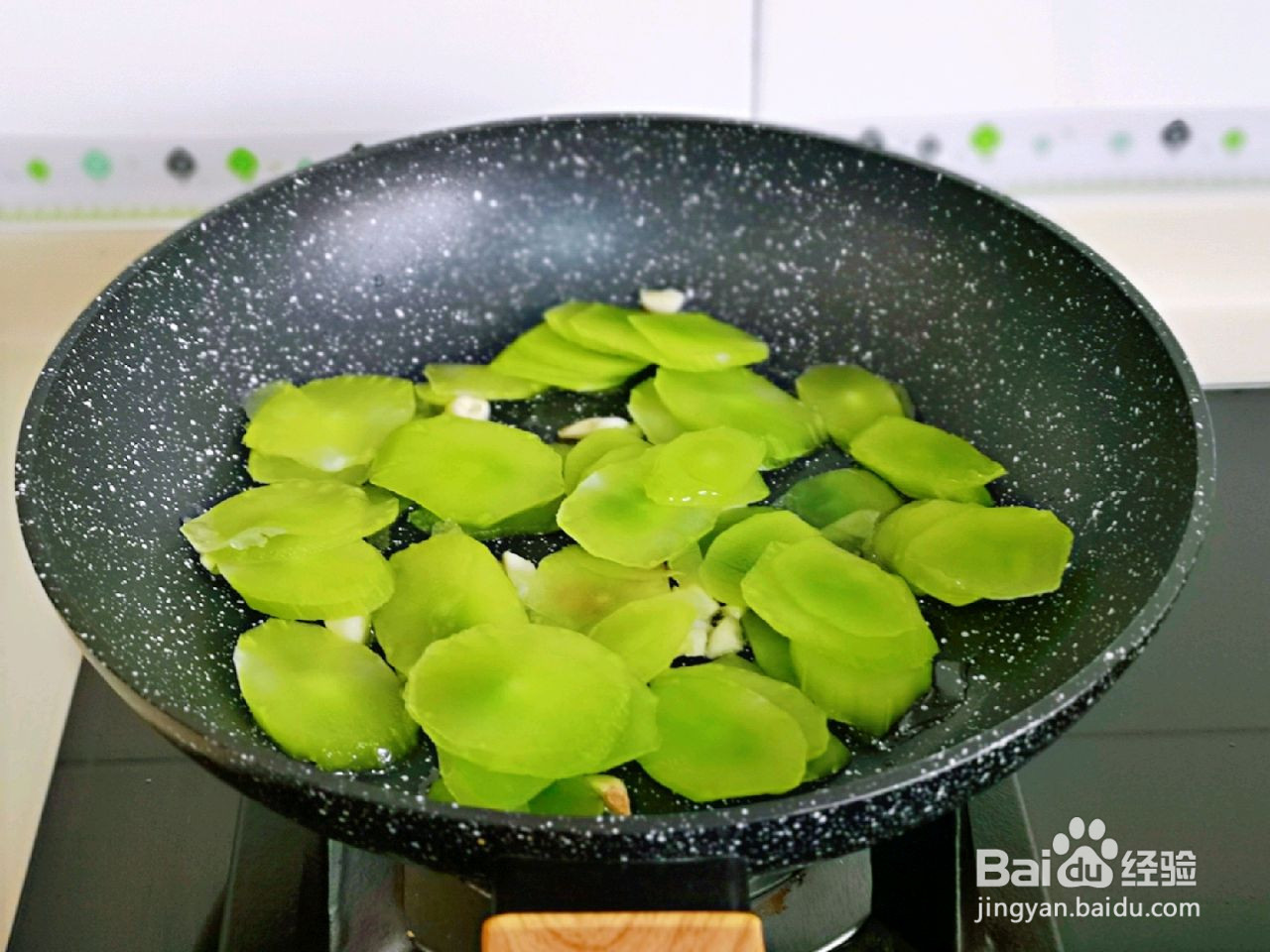 虾仁炒莴笋的做法