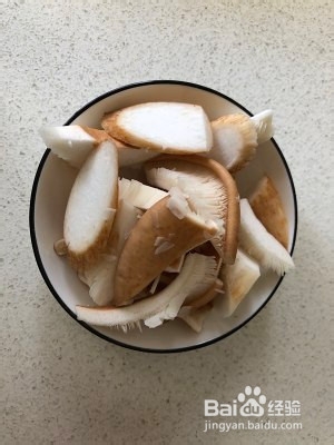 猪肚菌炒鸡毛菜