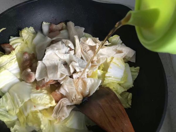 白菜腐皮炖五花肉