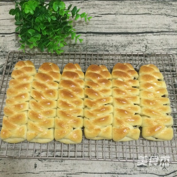 蜜豆餐包的做法