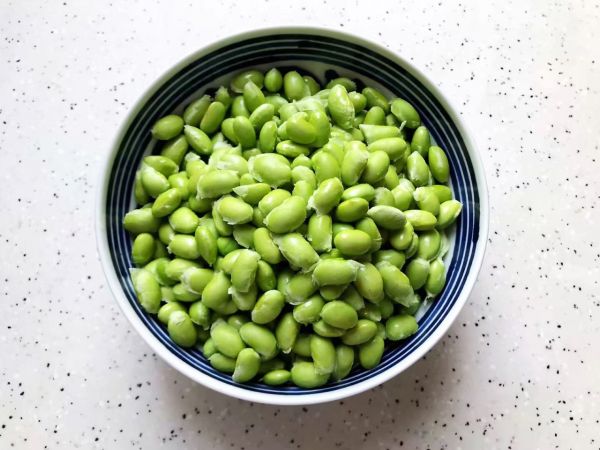 胡萝卜毛豆炒鸡丁