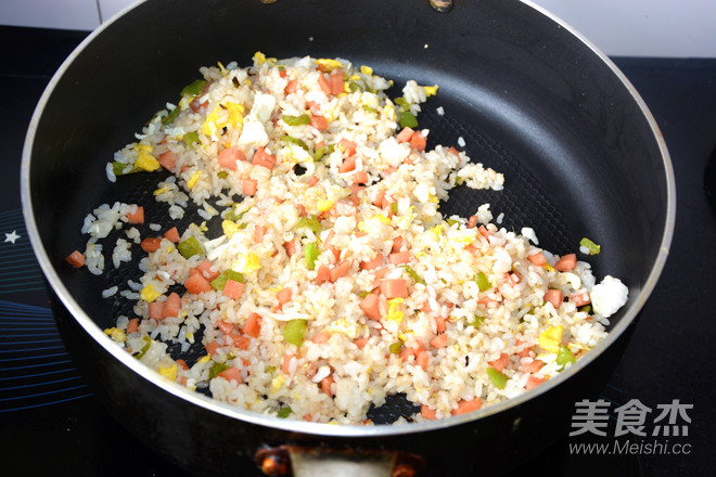 色香味俱全的扬州炒饭