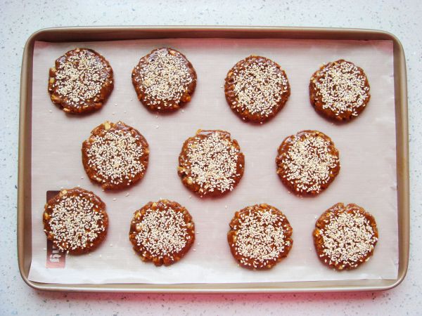 #《风味人间》美食复刻大挑战#咖啡核桃酥