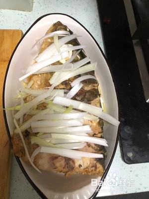 油泼鲤鱼的做法