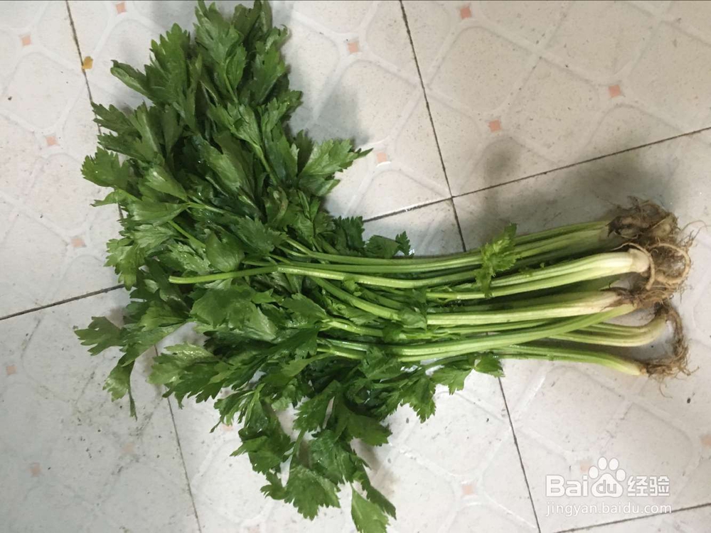 怎样做好一道美味的菜：芹菜香干