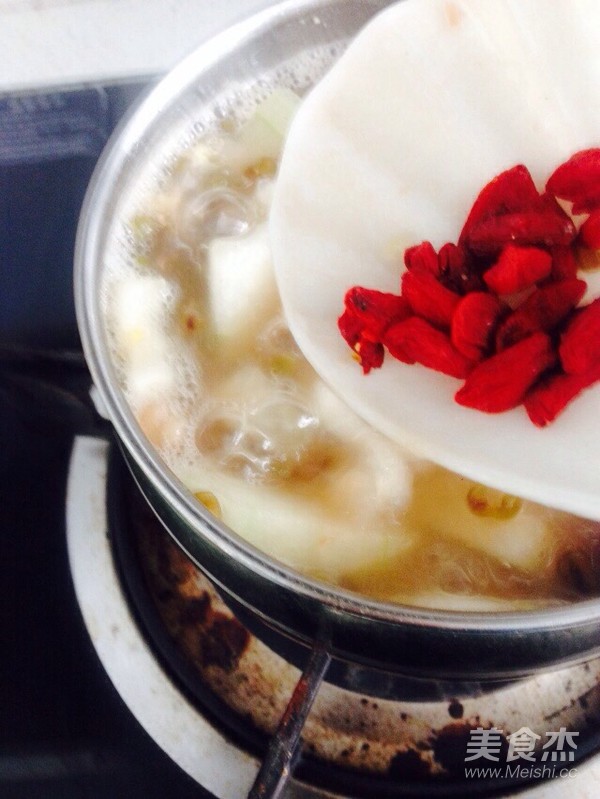 绿豆桂圆枸杞冬瓜汤