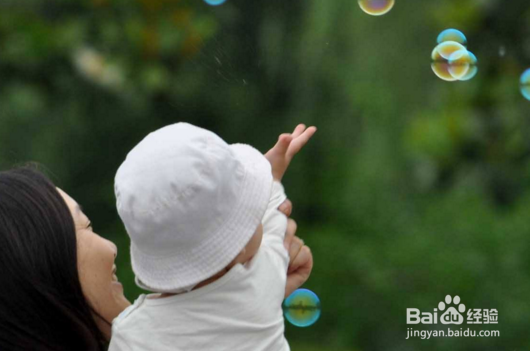 妈妈猝死四岁儿子陪伴身边两天三宿:妈妈睡着了