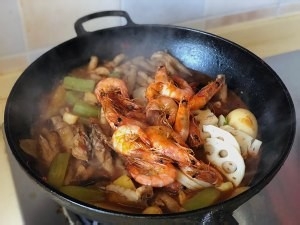 明虾鸡爪煲的制作方法