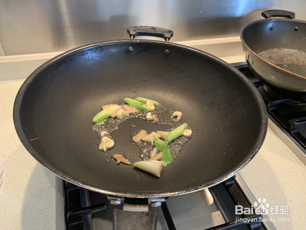 怎么做爆炒牛蛙?