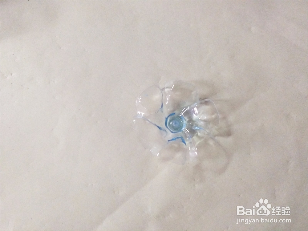 矿泉水瓶底做出黑白双色头花