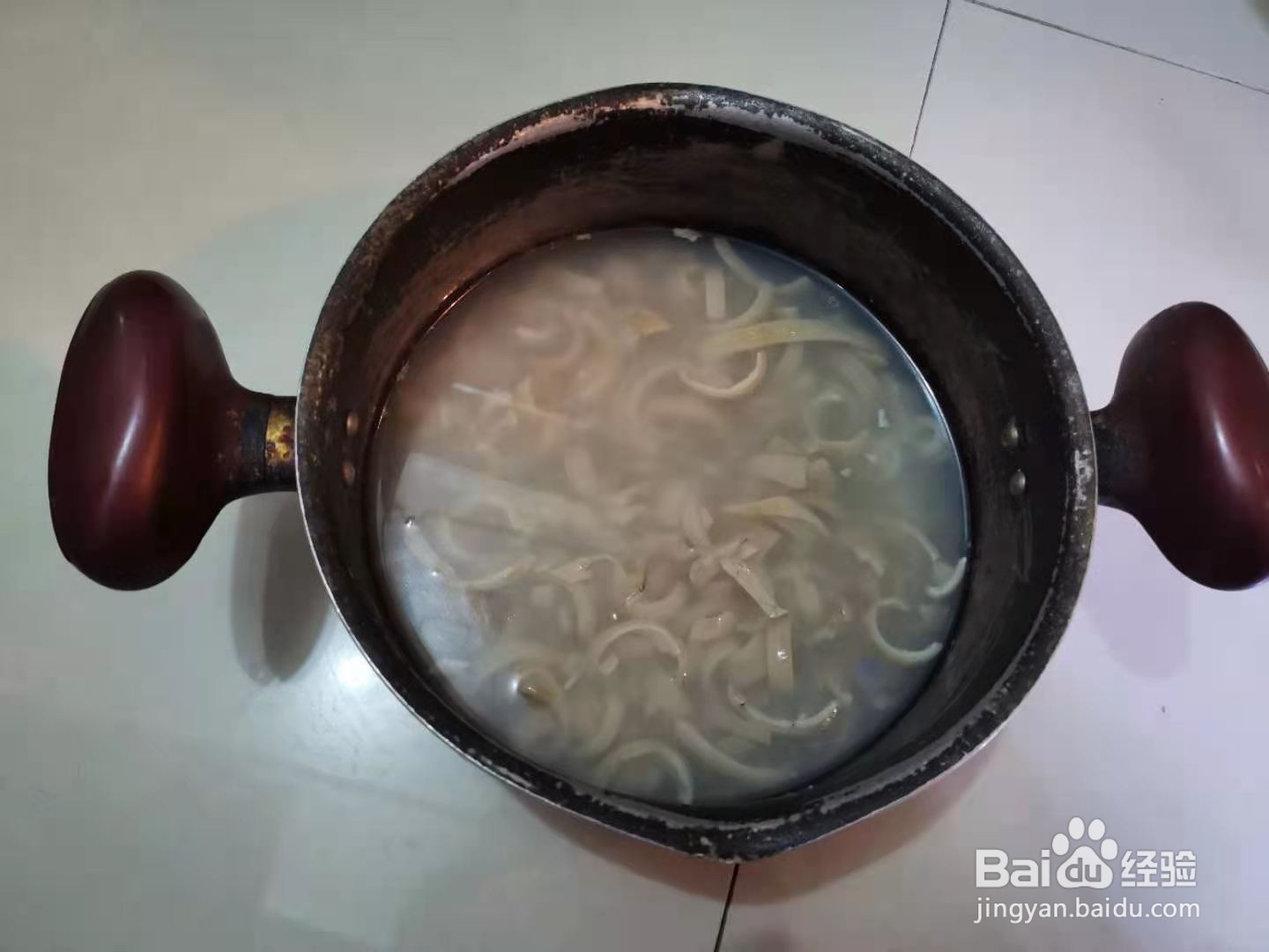 晶莹剔透猪皮冻的家常做法