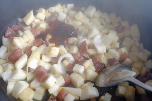 腊肠荷兰豆炒杏鲍菇怎么做好吃？详细教程