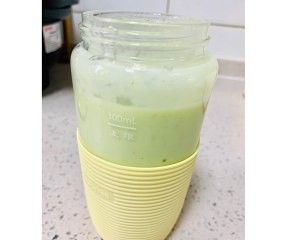 如何制作牛油果香蕉奶昔