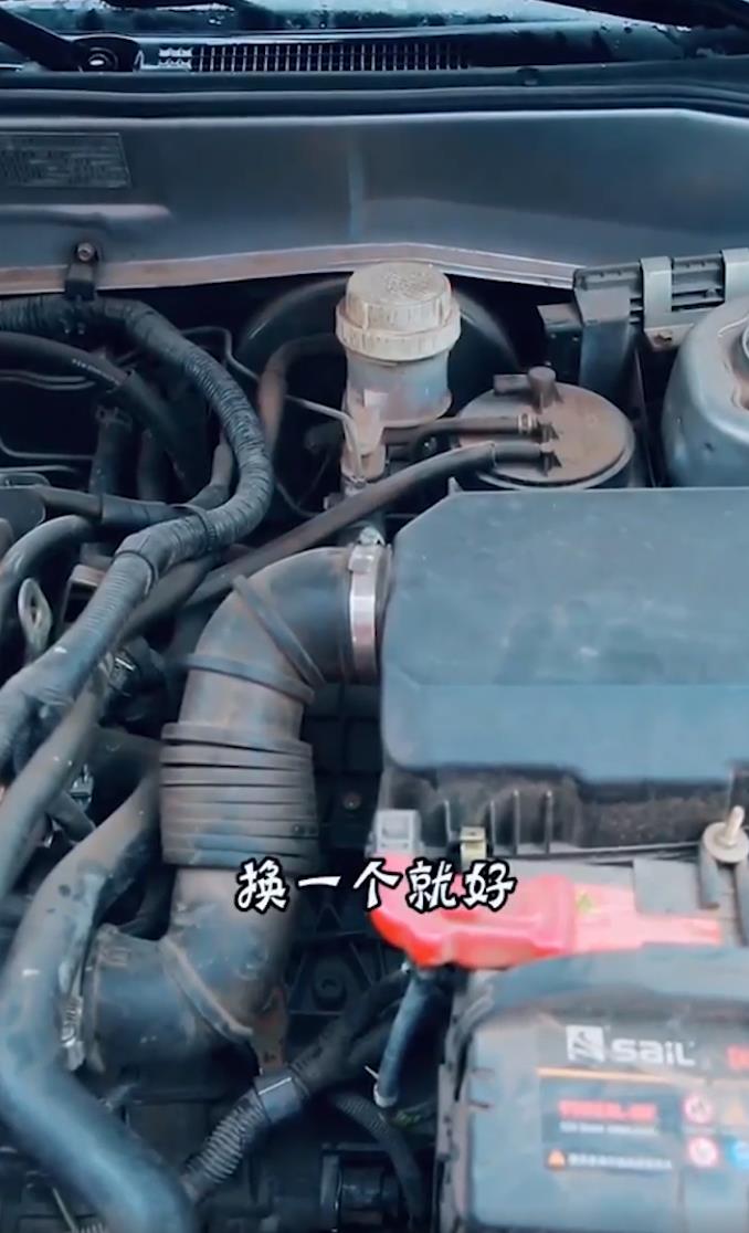 踩刹车非常硬怎么解决