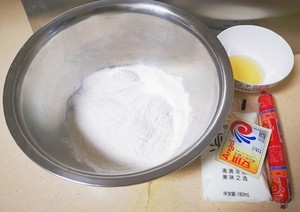 花边火腿培根披萨的做法
