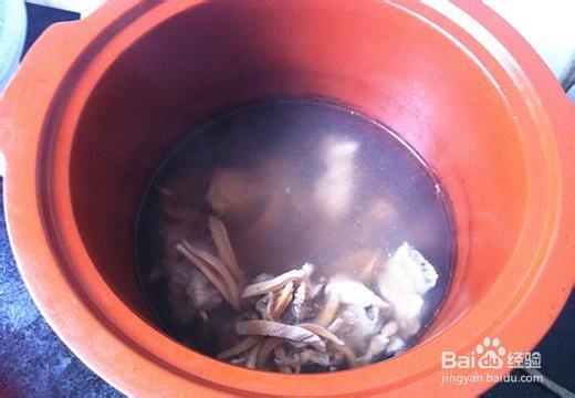 营养美味的墨鱼干排骨汤