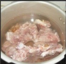 女人对付秋燥要喝一碗汤——枸杞薏米排骨汤