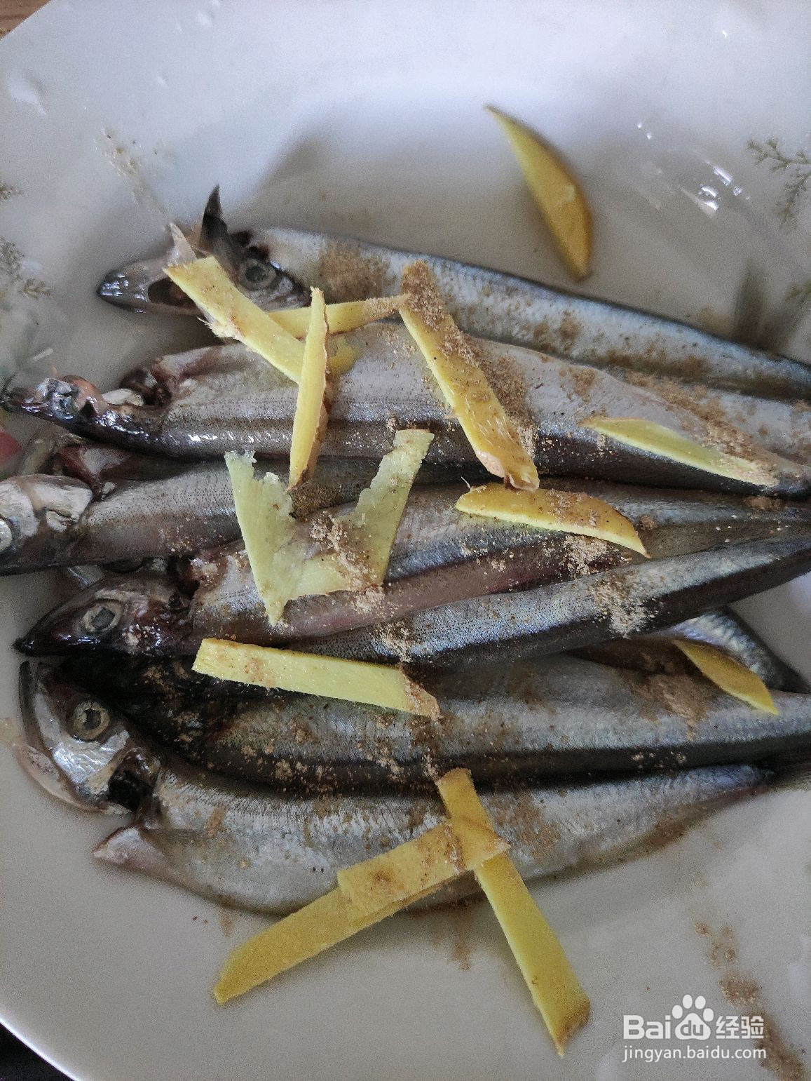 香煎多春鱼的做法