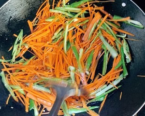 超级美味素炒米粉的做法