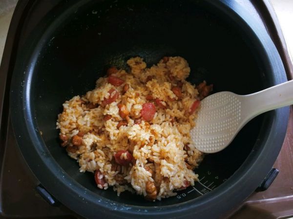 腊肠鸡腿煲仔饭