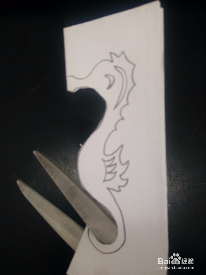 怎样教孩子剪出一对海马