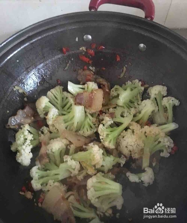 如何做营养又开胃的家常腊肉炒花菜