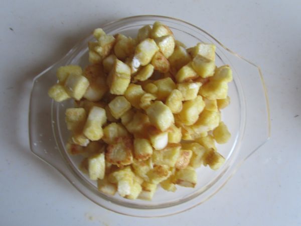 肉丁杂蔬炒馒头丁