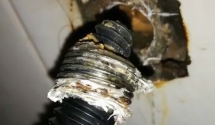 厨房三角阀拧断了 一半在墙内 怎么办