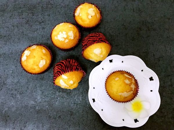 百香果杏仁妙芙蛋糕