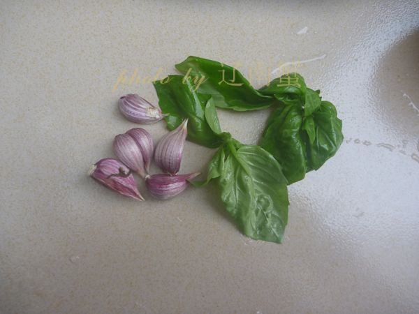 罗勒蒜泥拌茄子