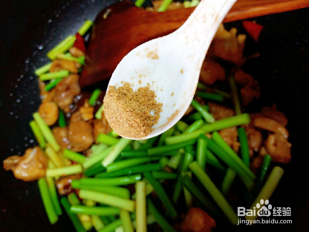 蒜薹炒鸡肉的做法