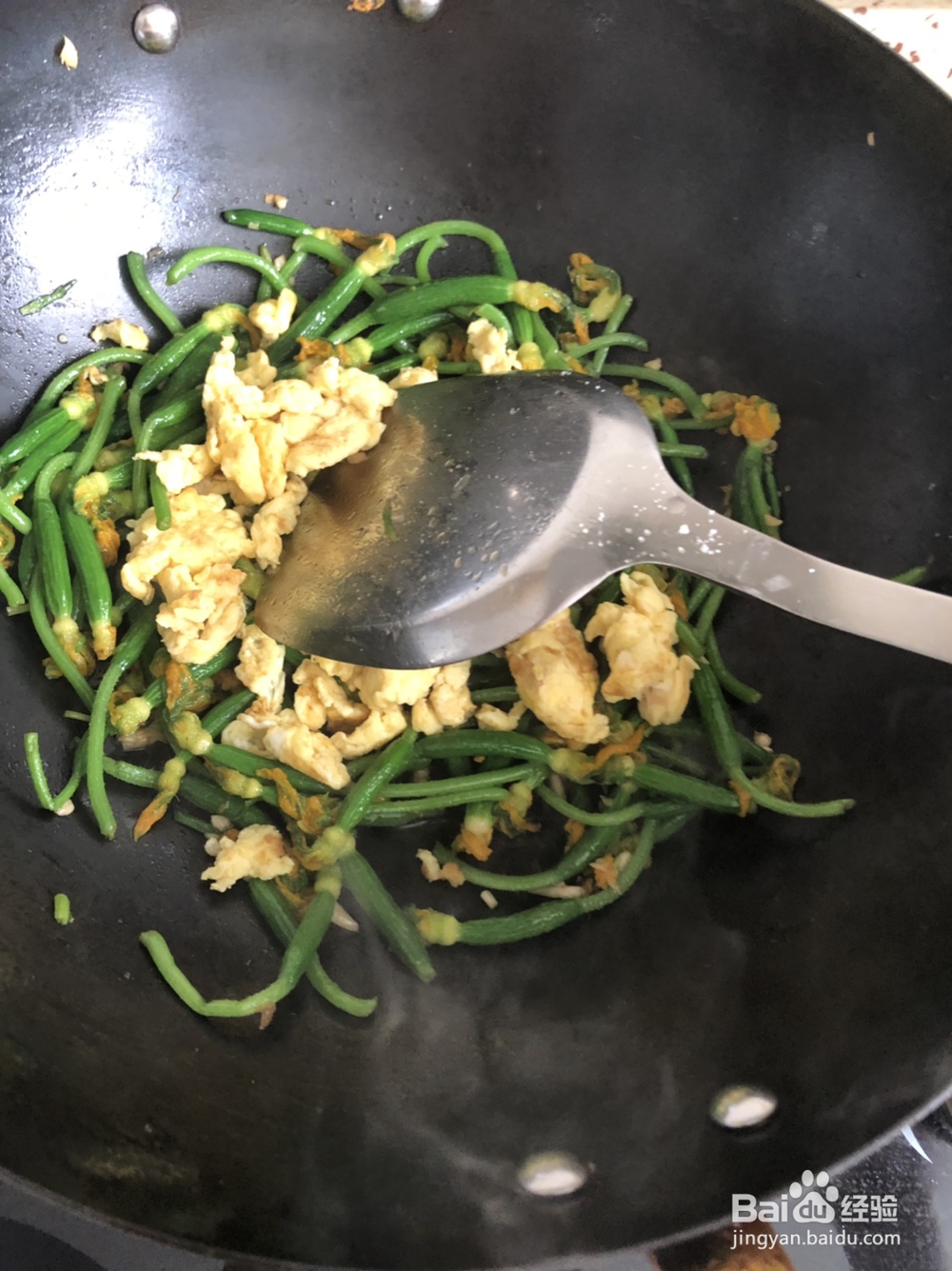 如何做一款好吃的黄瓜花鸡蛋