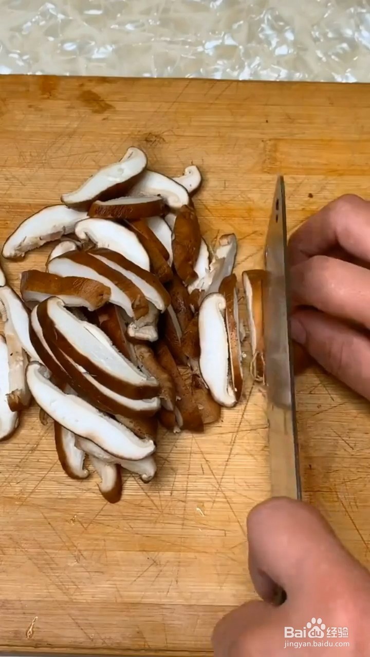 如何制作好吃的香菇油麦菜