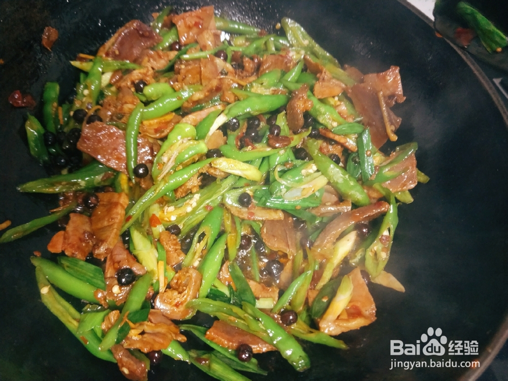 香气浓郁的川菜青椒腊肉