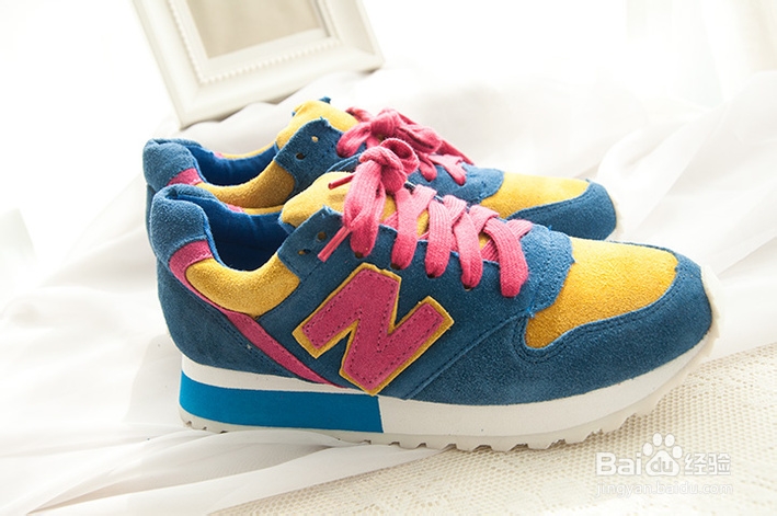 学院女生的小性感装扮