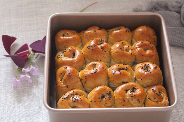 蜂蜜黑芝麻面包