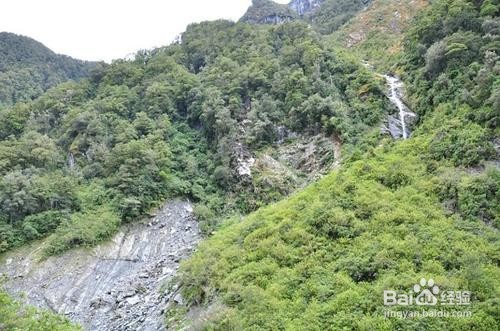 外出野营怎样防范山上滚的石