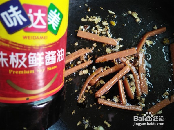 平菇炒火腿肠的步骤