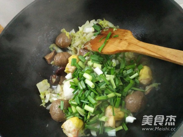 白菜炒丸子的做法