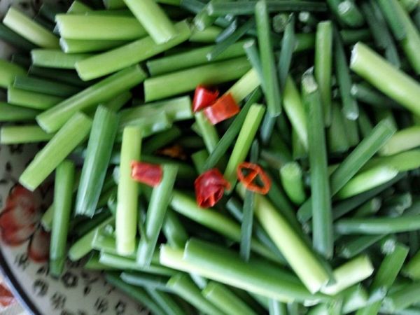 韭菜苔爆炒鱿鱼丝