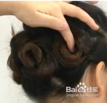 如何打造梨花头盘发