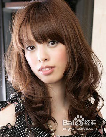 让你冬日动感迷人的几款时尚卷发