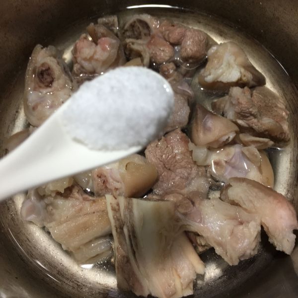 猪脚酸菜煲春笋