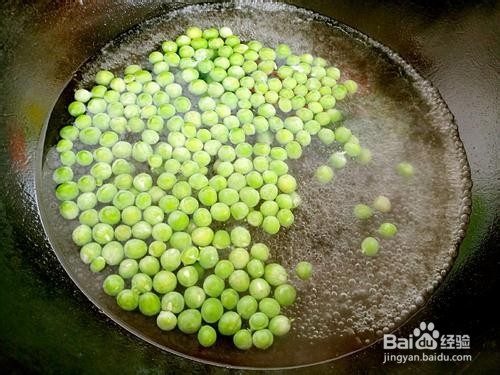 豌豆炒肉丁的做法